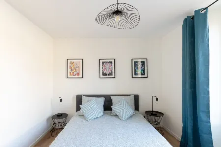 Suite West Side Story - 2 Pers A 2 Minutes à Pieds de L'avenue de Champagne ! Отели рядом с достопримечательностью «Moet & Chandon»