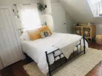 Cozy, unique, historic registered cottage on the Corsica River!