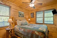 Cozy, Pet Friendly Mountain Getaway Minutes from Downtown Blue Ridge, GA