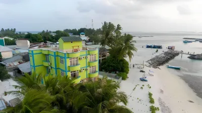Iris Beach Residence Guraidhoo附近的飯店