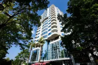 Sky Hotel Tirana โรงแรมใน