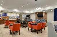 ฮอลิเดย์ อินน์ เอ็กซ์เพรส แอนด์ สวีทส์ ฟอร์เรสต์ ซิตี้ บาย IHG - พร้อมอาหารเช้า