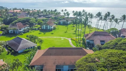 BRAND NEW AC | Ground Floor 1 Bdrm | Peekaboo Ocean View | Pool | 5 Min to Beach