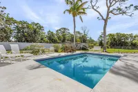 10Min to Beach - Heated Pool Nov-April -  Chef's Kitchen. 2 Night minimum stay.