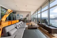 Cliffside Glass House Ocean Views • Hot Tub • Gym