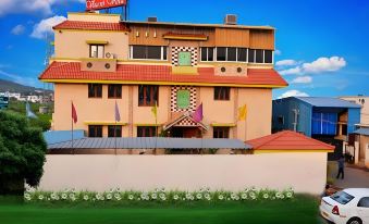 Hotel Vaani Villa by Royal Stay