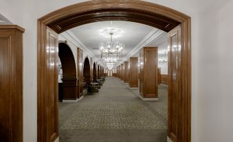 Hotel Fort des Moines, Curio Collection by Hilton