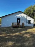 Newly Renovated 3-Bedroom House, Minutes Away from Coliseum, Lake & Lakecrest Hotels near Walgreens