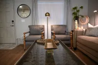 Zen in Newnan! Calming and comfy. Have a charming stay in this zen inspired home