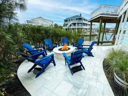 Pelican Lookout - Heated Pool, Hot Tub, Fire Pit, Outdoor Bar, Kayaks