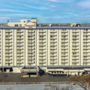 DoubleTree by Hilton New York JFK Airport Отели рядом с достопримечательностью «Железнодорожная станция JFK Air Train»