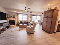 Beautiful 2 Bedroom Condo