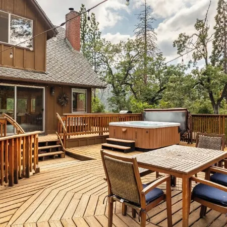 Sequoia Retreat: Spacious Cabin / Hot Tub / Sun Deck