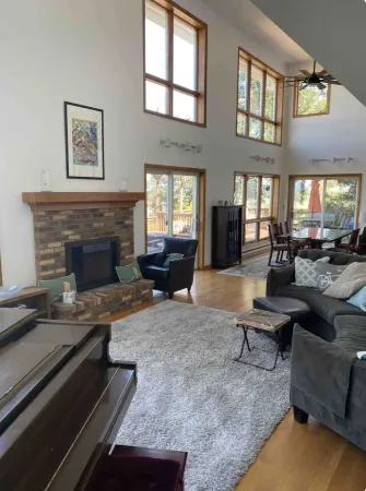 Lakeside Resort Home: Sunsets, fishing, paddling - pet friendly