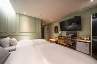 hotel yaja 薔薇山附近的飯店