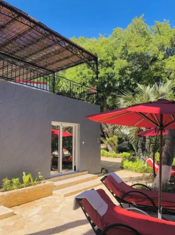 伊法地海灘俱樂部酒店