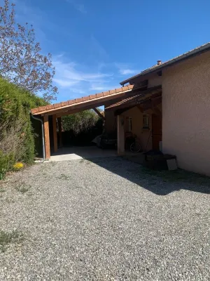 South-facing villa in the heights of GAP with panoramic mountain views Hotel dekat Chapelle St Louis