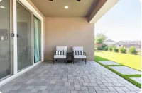 Forget your worries in this spacious and serene space.