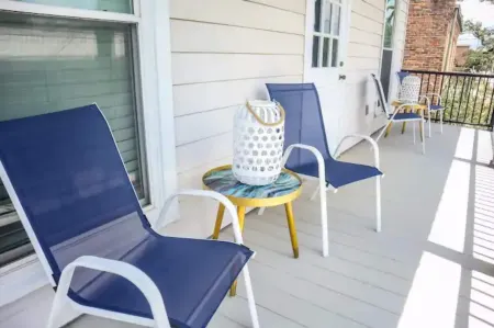 Downtown Cozy 2 Br Apt - 4Min Drive MardiGras Park