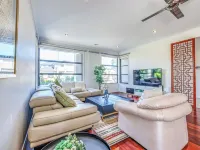 Stayau 5Br Idyllic Lakefront Escape Point Cook Hotels in Point Cook
