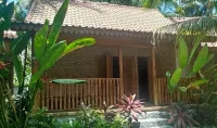 Villa Lova Sambirenteng Hotel berhampiran Pantai Bembeng