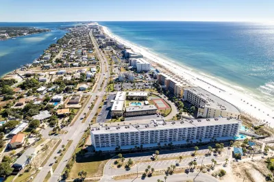 Seacrest 710 is 2 Br Top Floor Gulf Side Unit - Beautifully Decorated by RedAwning Hotels in Fort Walton Beach