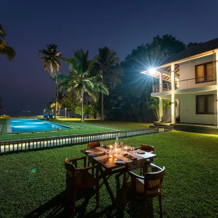 Amã Stays & Trails Pathiramanal Villa, Alappuzha