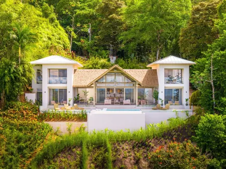 Tropical Oceanview Retreat 11br for 27 Guests