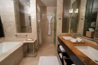 ذا ليلا بالاس شيناي - رخيصة