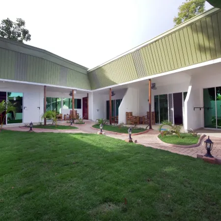 Alona Gecko Inn