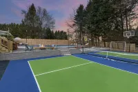 Splash House - Heated Pool, Hot Tub, Pickleball, Movie Theater