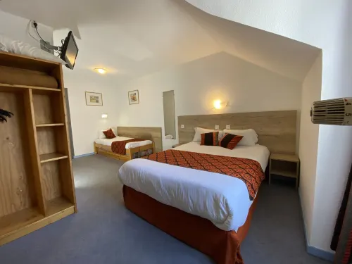 Hotel de La Gare Hotels in Eygliers