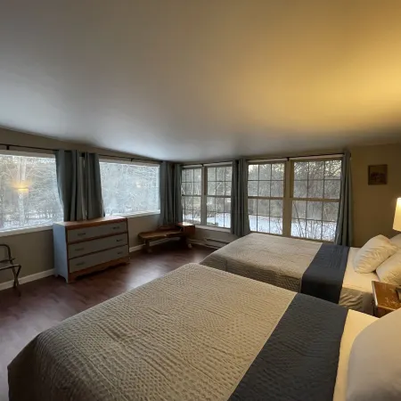 Brookside Hideaway, Brook Road Inn