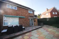 Family Holiday Home With Hot Tub & Sauna Sleeps 8 - Bungalows