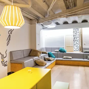 River Hostel Отели рядом с достопримечательностью «Башни Серранос»