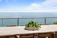 Clifftop Coastal Sanctuary with Panoramic Views - 3-Star