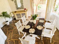 Cozy Family room, shared bath Hotels in 