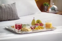 Hotel Carlton Hotel dekat Parrocchia di Cristo Re in Selvana