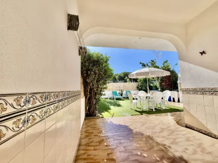 Faro Terrace Villa by Homing