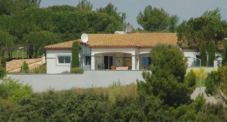 B&B-Les Balcons de Maragon Отели в г. Каркасон