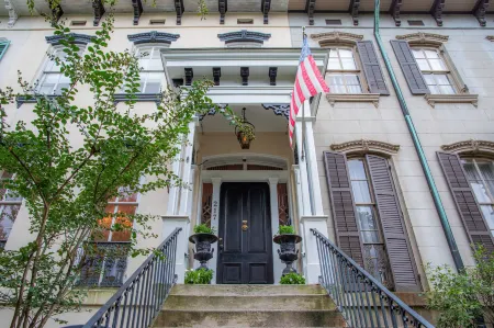 Justine Inn Savannah