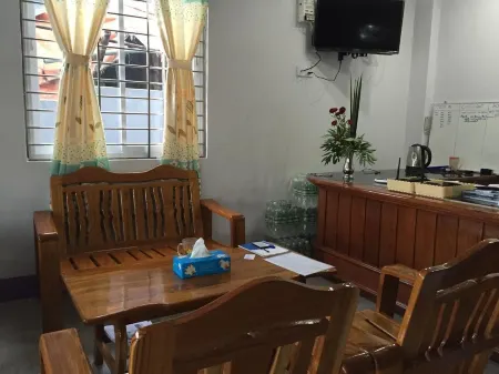 Feel Guest House - Adults Only Отели рядом с достопримечательностью «Mahamuni Paya»