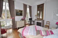 Le Chateau de La Vierge Hotels in Bures-sur-Yvette