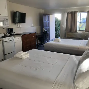 Moonlight Beach Motel