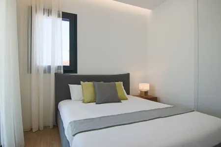 Phaedrus Living: Sea View Anna Residence 202