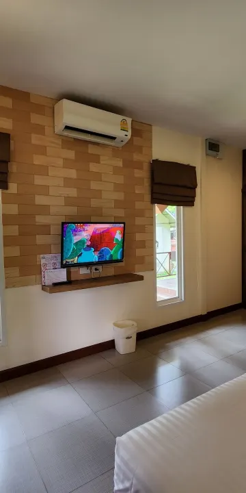 ห้องนอนเดียวพร้อมระเบียงเตียงคู่