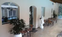 Pousada Parque Suites - Estacionamento e Piscina na Enseada - Park Yeri