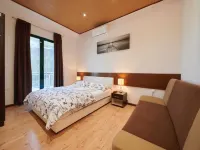 Apartments Vujina Hotels in Kastel Stafilic