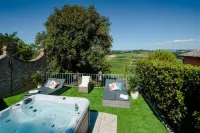 Villa Chianti, your Secret 4 Bedrooms Retreat with View over the Vineyards in Marcialla