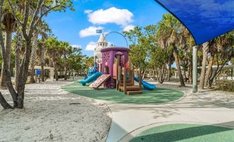 Beach Club at Siesta Key Poolside D